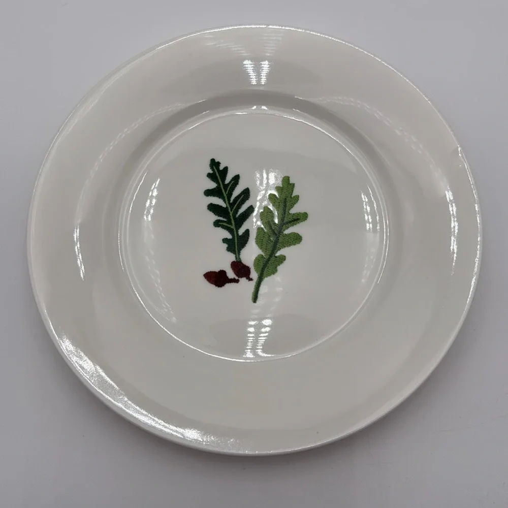 Set Of 4 Crate & Barrel Christmas Holiday Theme Salad Appetizers White Plates